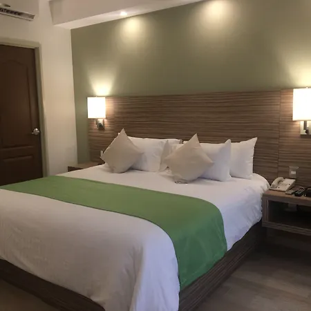 Wyndham Garden Monterrey Valle Real-2
